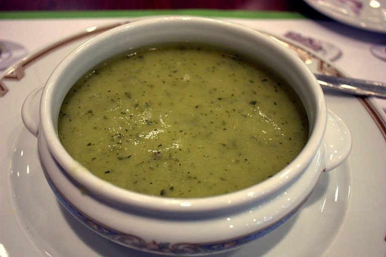 Crema de calabacín con aguacate en Thermomix 7 Crema de calabacín con aguacate preparada en Thermomix