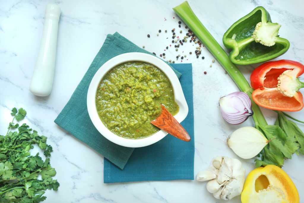 Merluza al horno con salsa verde de perejil y ajo 3 Salsa verde de perejil, ajo, aceite y limón para merluza