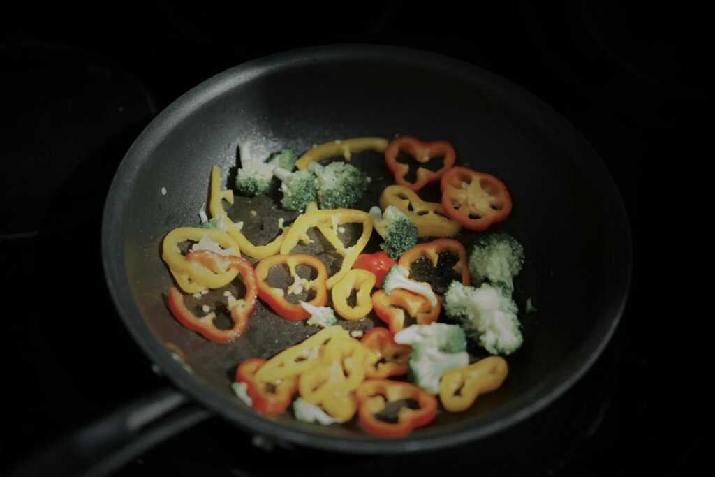 Calamares en su tinta: receta casera fácil y tierna 2 Sofrito de cebolla, ajo y pimiento para preparar calamares en su tinta